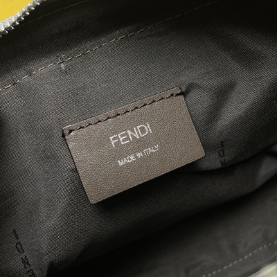 フェンディバッグ角部分ディテール